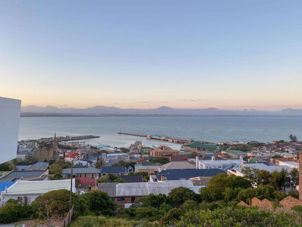 Bar-T-Nique Guest House Mossel Bay Exterior photo